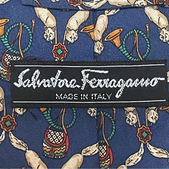 Salvatore Ferragamo Country Pursuits Fox Hunting Classic Luxury 100% Silk Tie - Picture 9 of 11